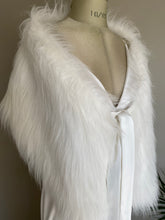 Load image into Gallery viewer, Faux Fur Bridal Stola
